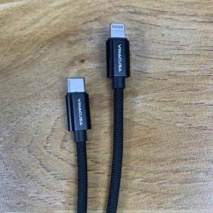 Alternative view of Dây cáp sạc VINACUSA Type C to lightning 1.83m VCNCL01-6FT cho iPhone iPad, màu đen, vỏ bọc lưới hợp kim nhôm chống nhiễu và bọc dù